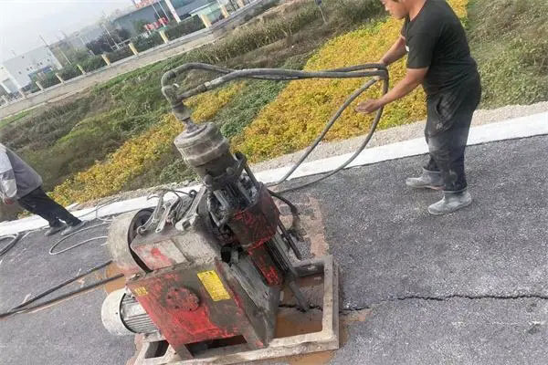 讷河马路面下沉注浆加固